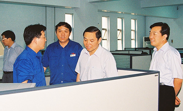 河南省委常委、常務副省長李克在公司技術中心視察工作
